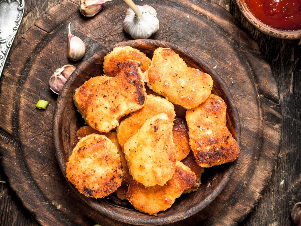 “Pizza” Crusted Chicken Nuggets With Mozzarella & Basil